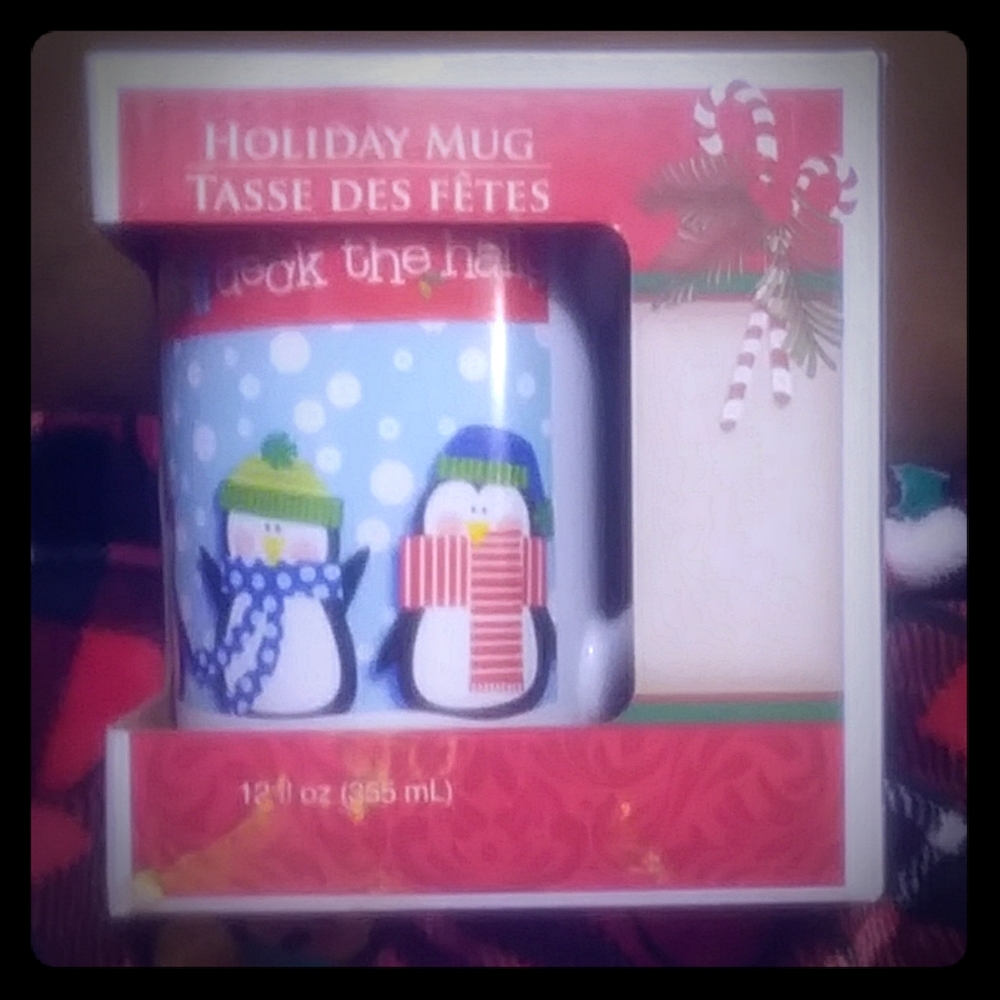 NIB Holiday Mug🐧🎄